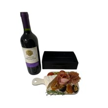 Tábua com Frios e Vinho Chileno