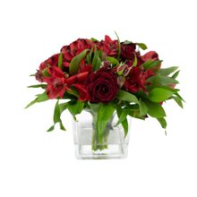 Arranjo de Flores Vermelhas no Vaso 