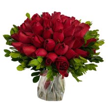 Buquê Luxo com 50 Rosas Vermelhas