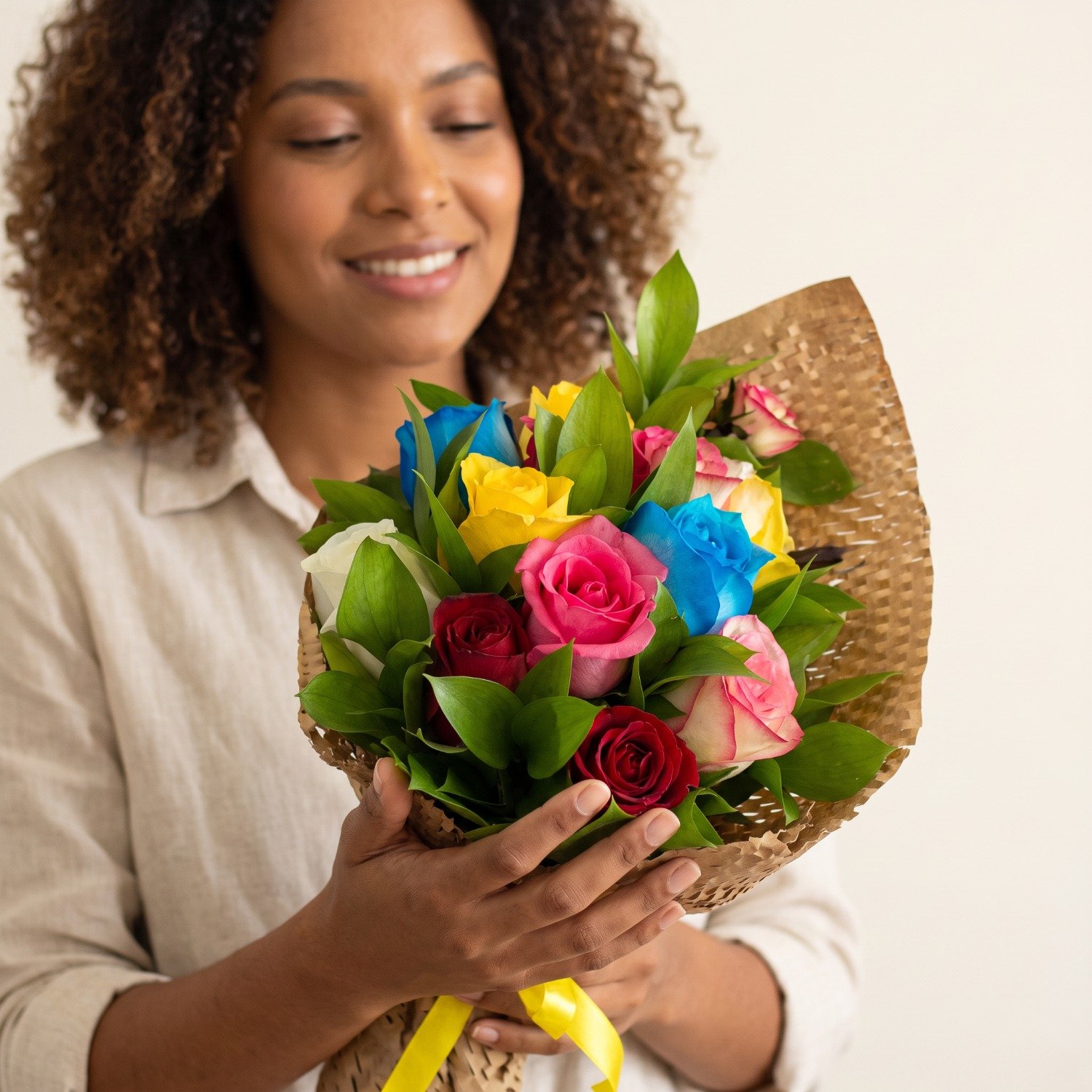 Buquê Aconchego de Rosas Coloridas 