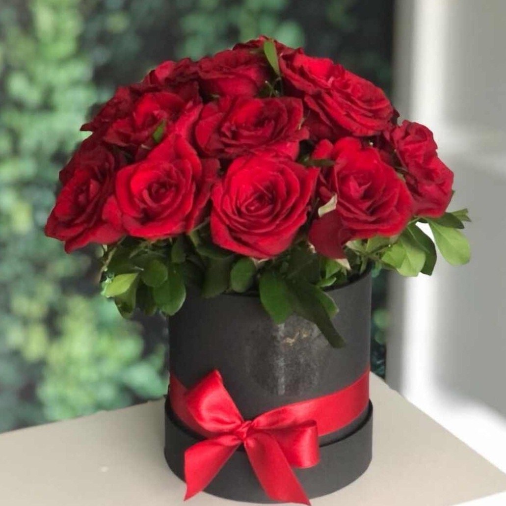 Box P com Rosas Vermelhas