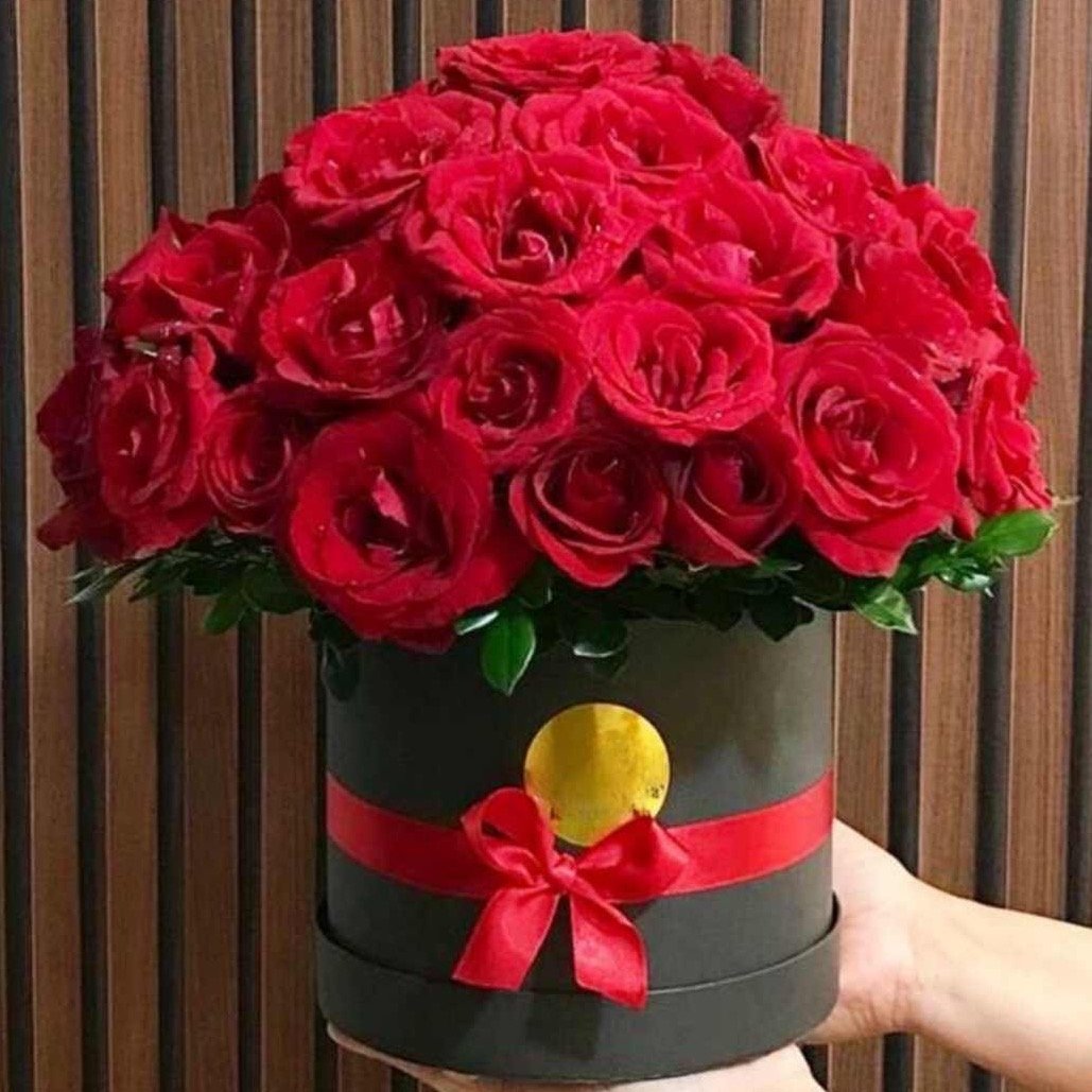 Box M com Rosas Vermelhas