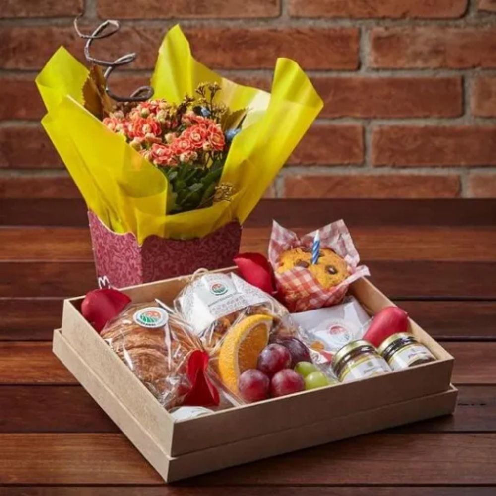 Cesta de Café da Manhã Amanhecer Muffin e Flor