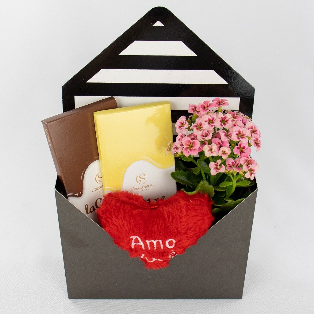 Caixa Envelope com Flor, Pelúcia e Chocolates