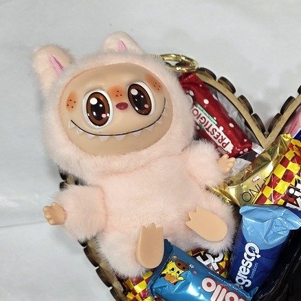 Cesta Coração com Lafufu e Chocolate