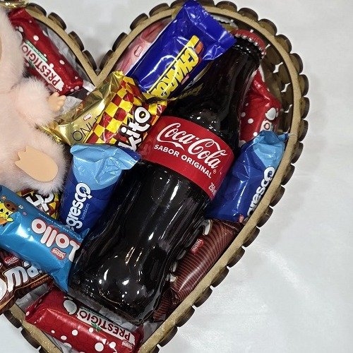 Cesta Coração com Lafufu e Chocolate