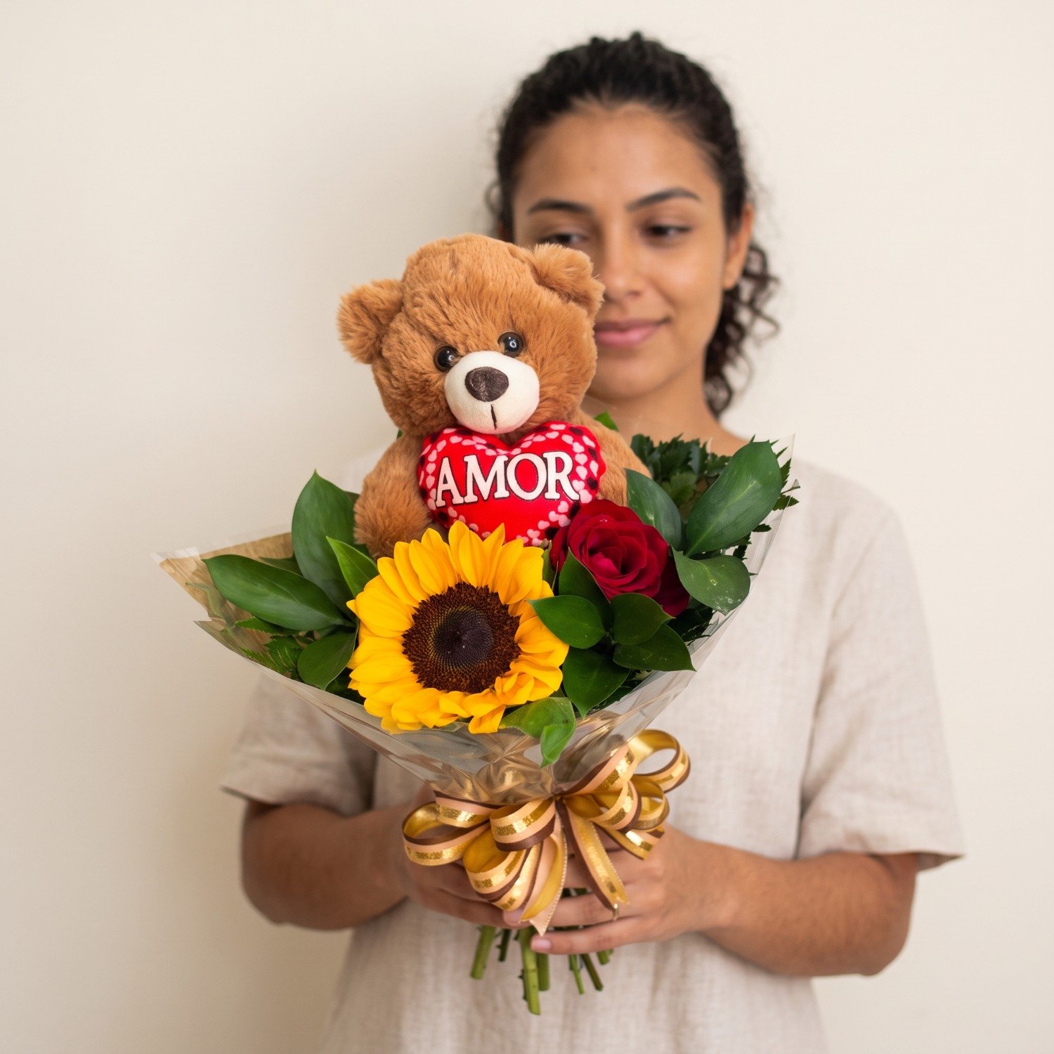 Buquê de Rosas com Girassóis Urso flor 
