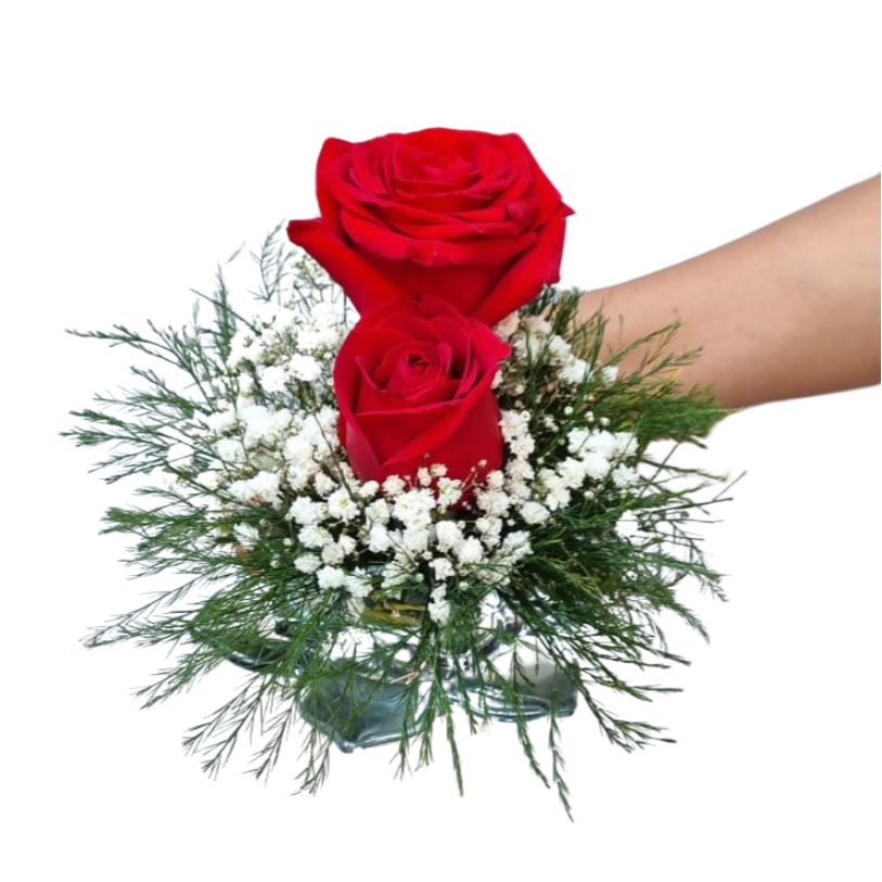 Arranjo de Duas Rosas em Castiçal