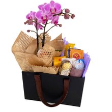 Cesta Café com Orquídea,  Caneca e Chocolate 