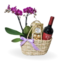 Cesta de Palha com Orquídea, Ferrero e Vinho