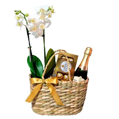 Cesta de Palha com Orquídea, Bombons e Espumante
