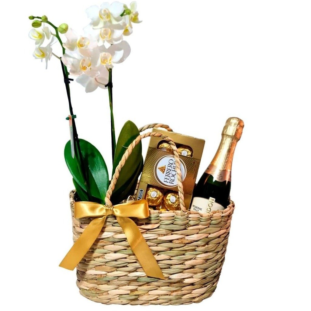 Cesta de Palha com Orquídea, Bombons e Espumante 