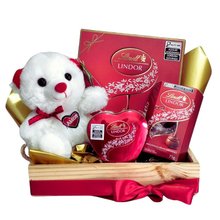 Cesta Nosso Jeito de Amar com Pelúcia e Lindt