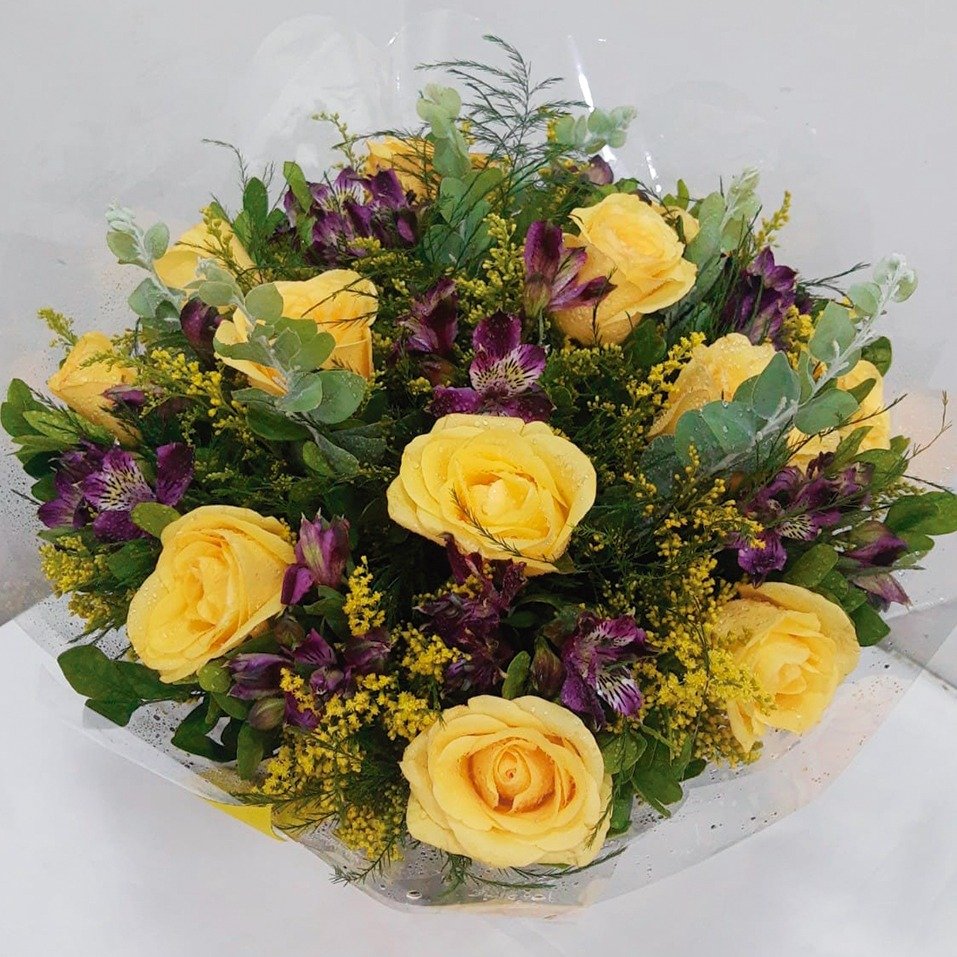 Ramalhete de 12 Rosas Amarelas