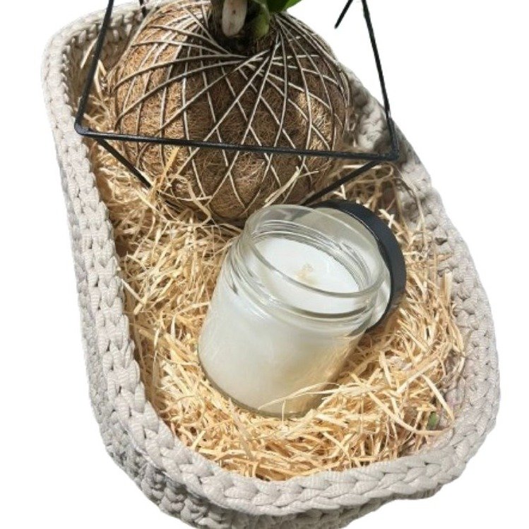 Cesto de Arranjo com Orquídea Denphal e vela Aromática