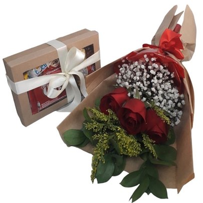 Buquê de Rosas e Caixa com Chocolates