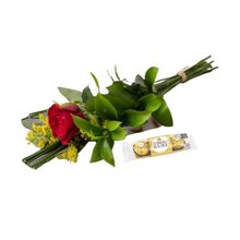 Linda Rosa Solitária e Chocolate Ferrero Rocher
