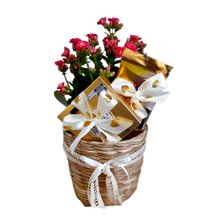 Cesta Rustica Floral com Chocolates