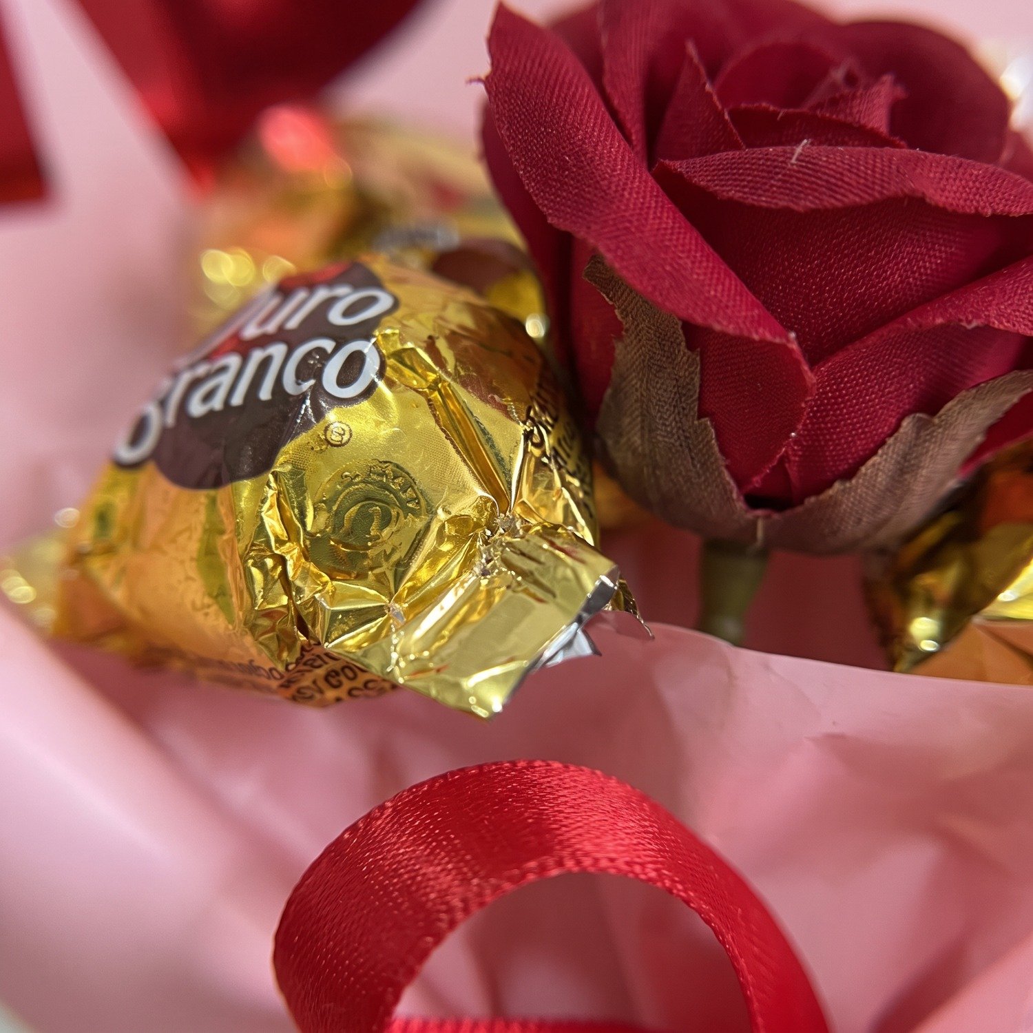 Buquê Serena Rosa Solitária e Bombons