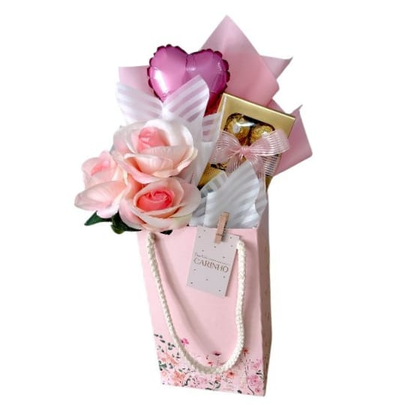Sacola Floral com Rosas e Bombons