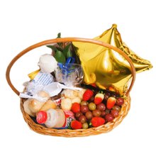 Cesta de Presente M em Vime com Balão Estrela