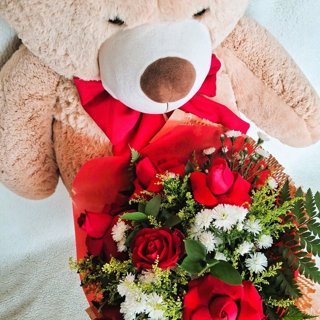 Urso Pelúcia G 1 Metro e Buque de 6 Rosas