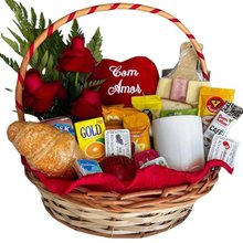 Cesta de Aniversário com Rosas Abertas