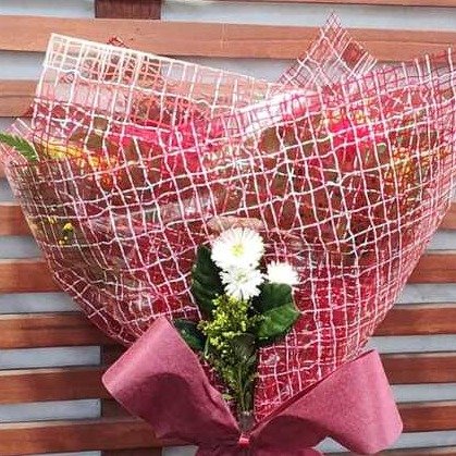 Arranjo Floral Em Formato De Buquê De 6 Rosas