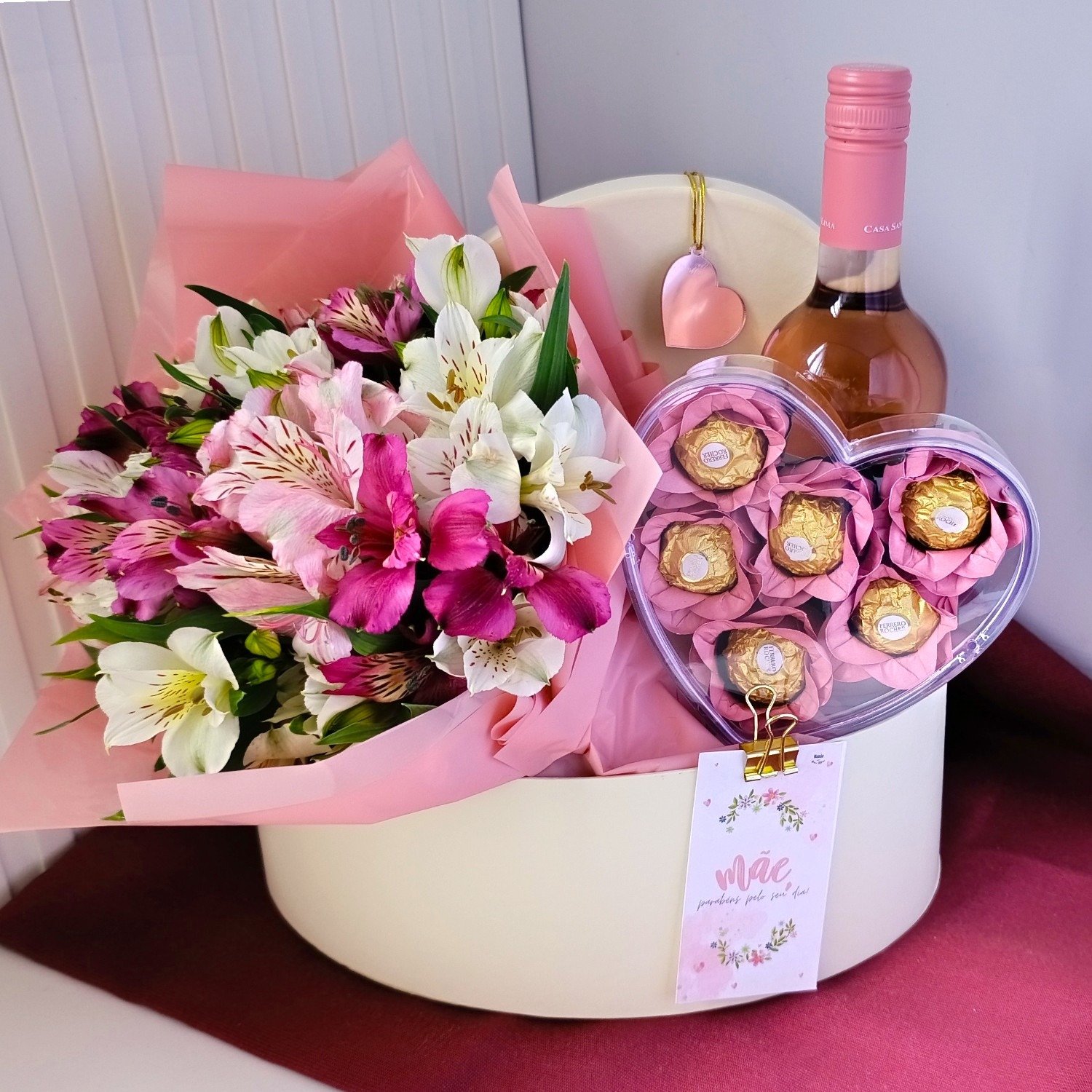 Cesta Dia das Mães  Flores e Vinho Rosé