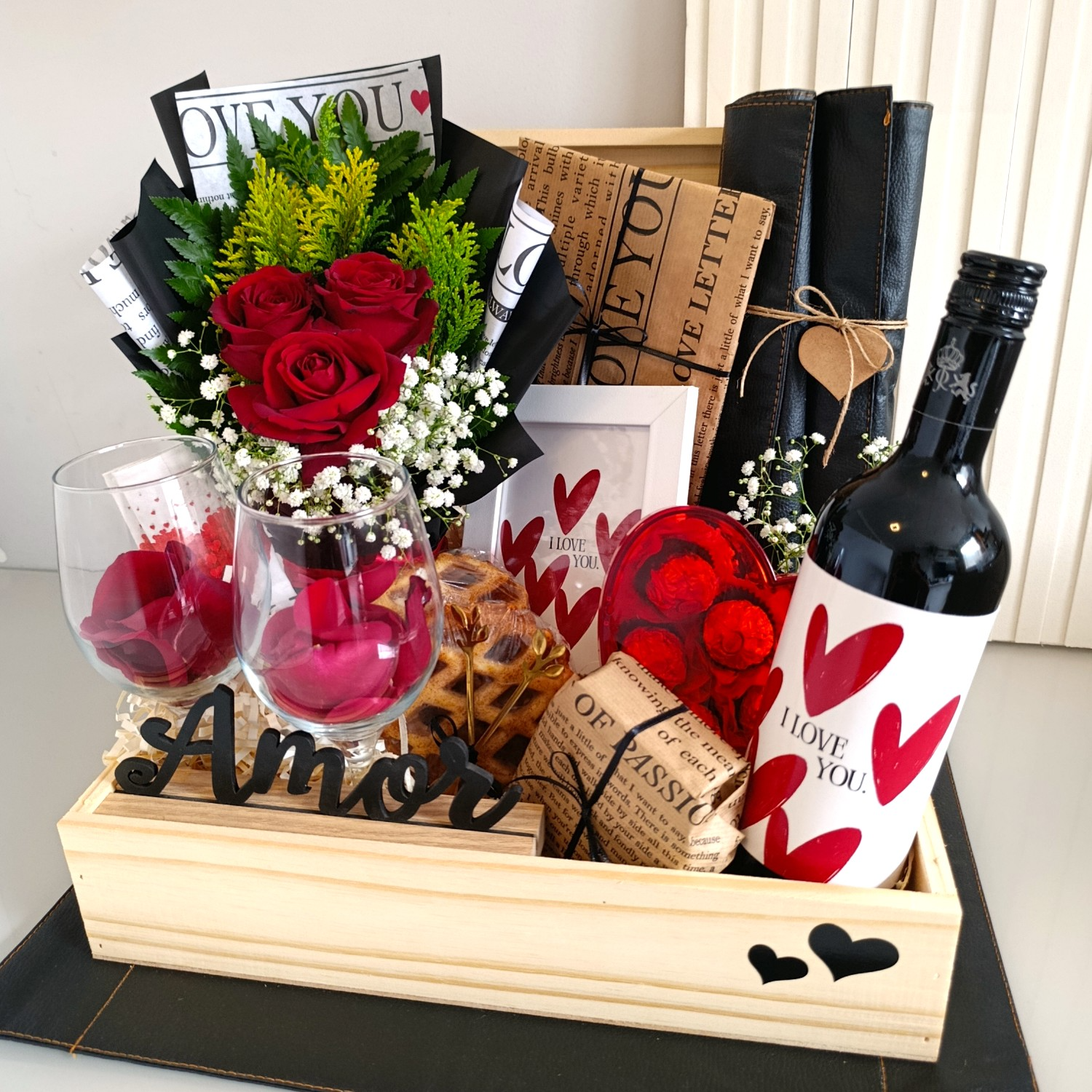  Presente  Dia dos Namorados  Vinho Taças e Flores