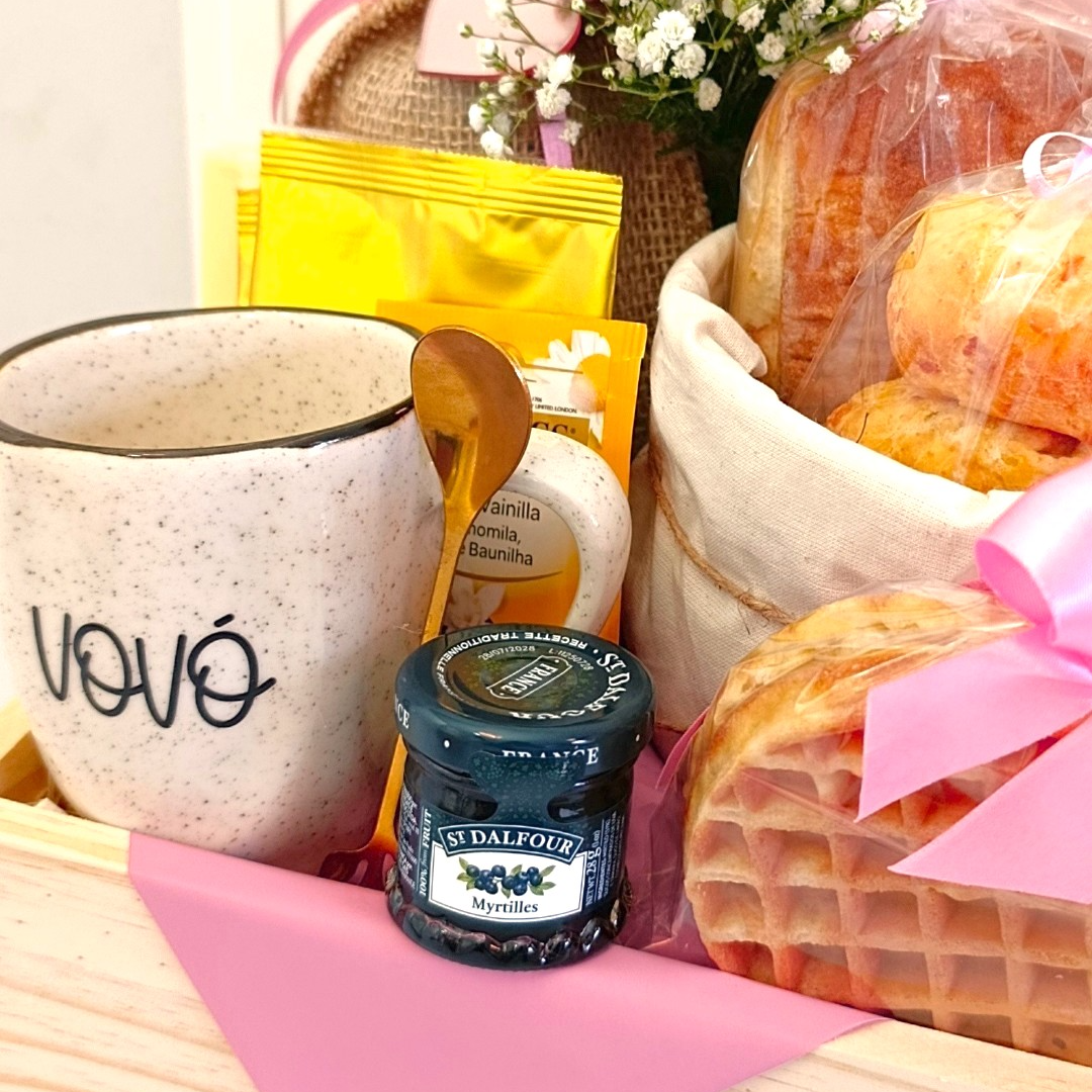 Cesta de Café da Manhã Rosa - Feliz Dia da Avó 
