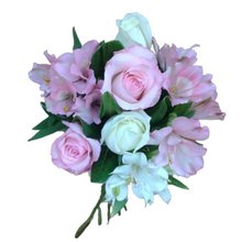 Buquê Delicado de Rosas e Astromélias