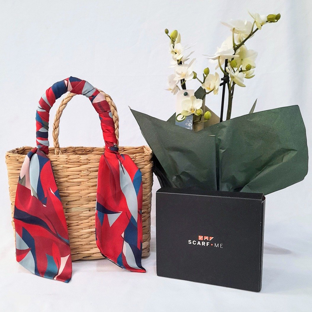 Kit Mimos Twilly Scarf Me, Orquídea na Sacola de Palha