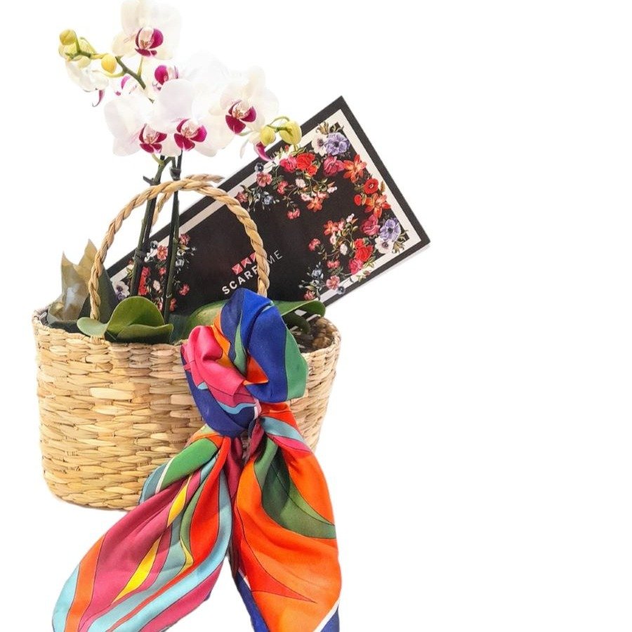 Kit Mimos Lenço Scarf Me, Orquídea e Sacola de Palha 