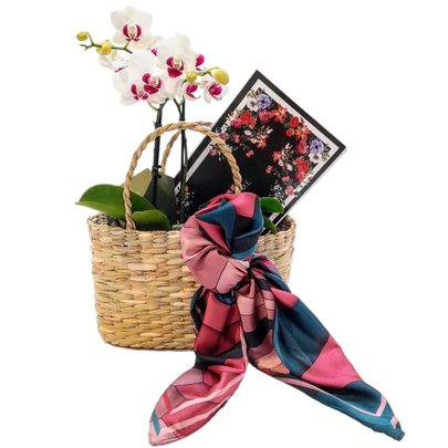 Kit Mimos Lenço Scarf Me, Orquídea e Sacola de Palha