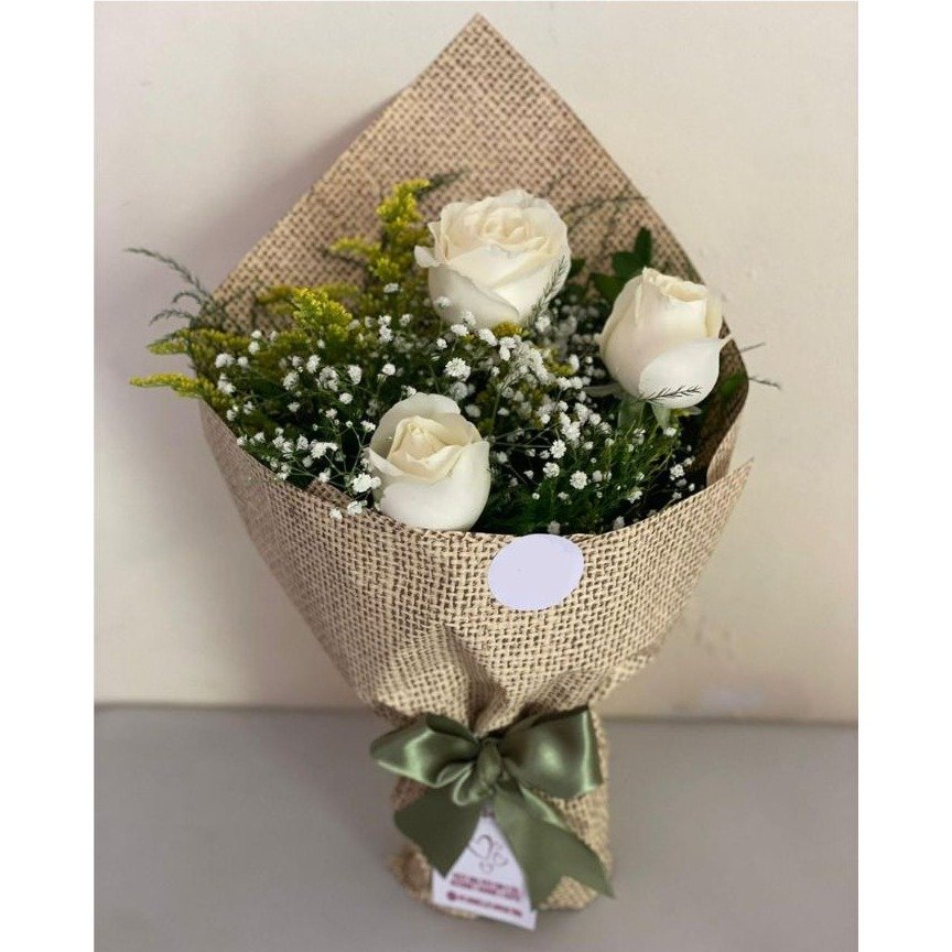 Arranjo Médio Luxo de Rosas Brancas