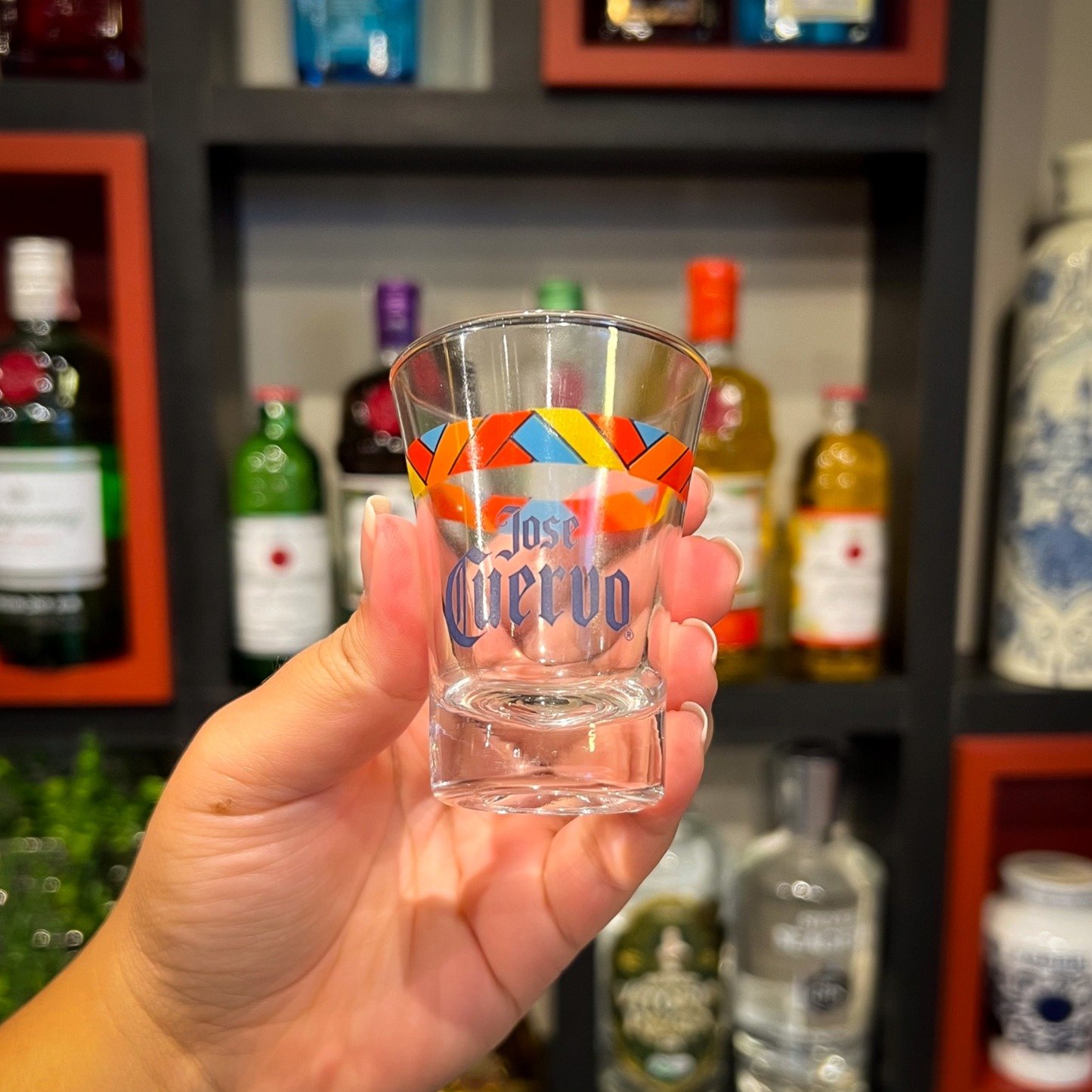 Kit Tequila José Cuervo Reposado 750ml e 2 Copos