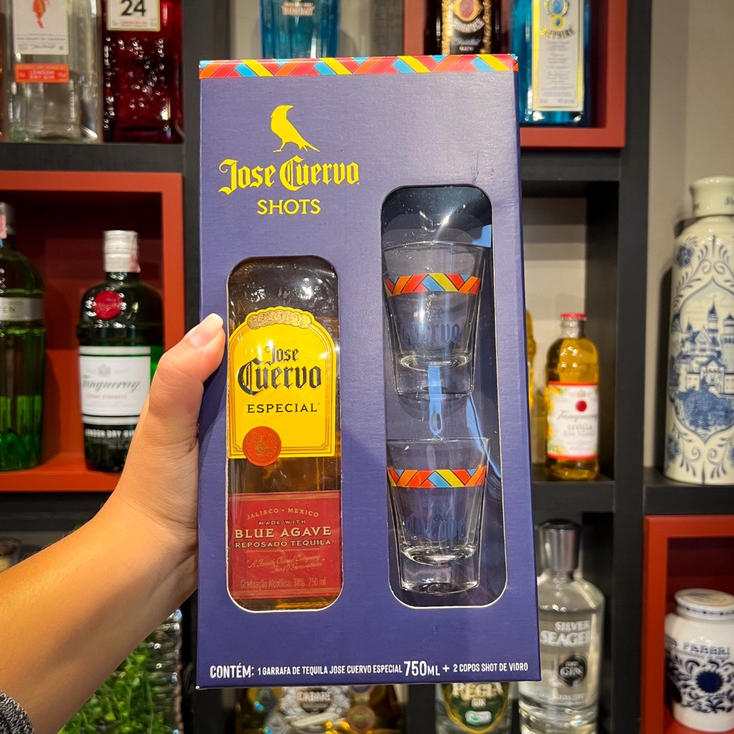 Kit Tequila José Cuervo Reposado 750ml e 2 Copos
