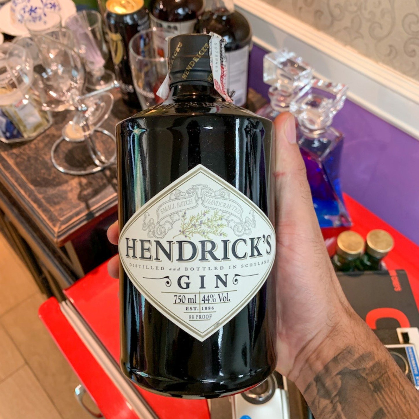 Gin Hendrick's 750ml  e Taça Cristal 570ml
