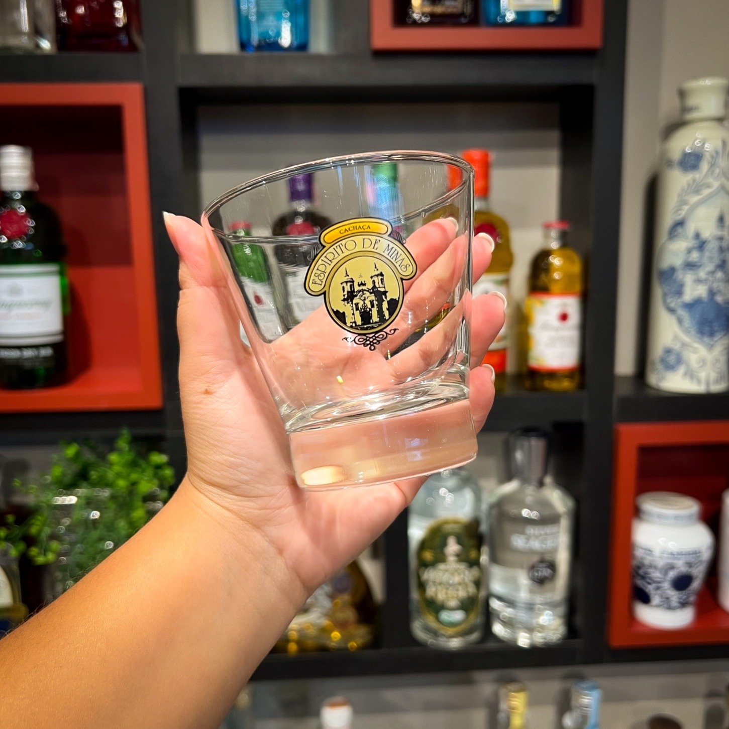 Cachaça Espírito de Minas 700ml e Copo Ilhabela 350ml