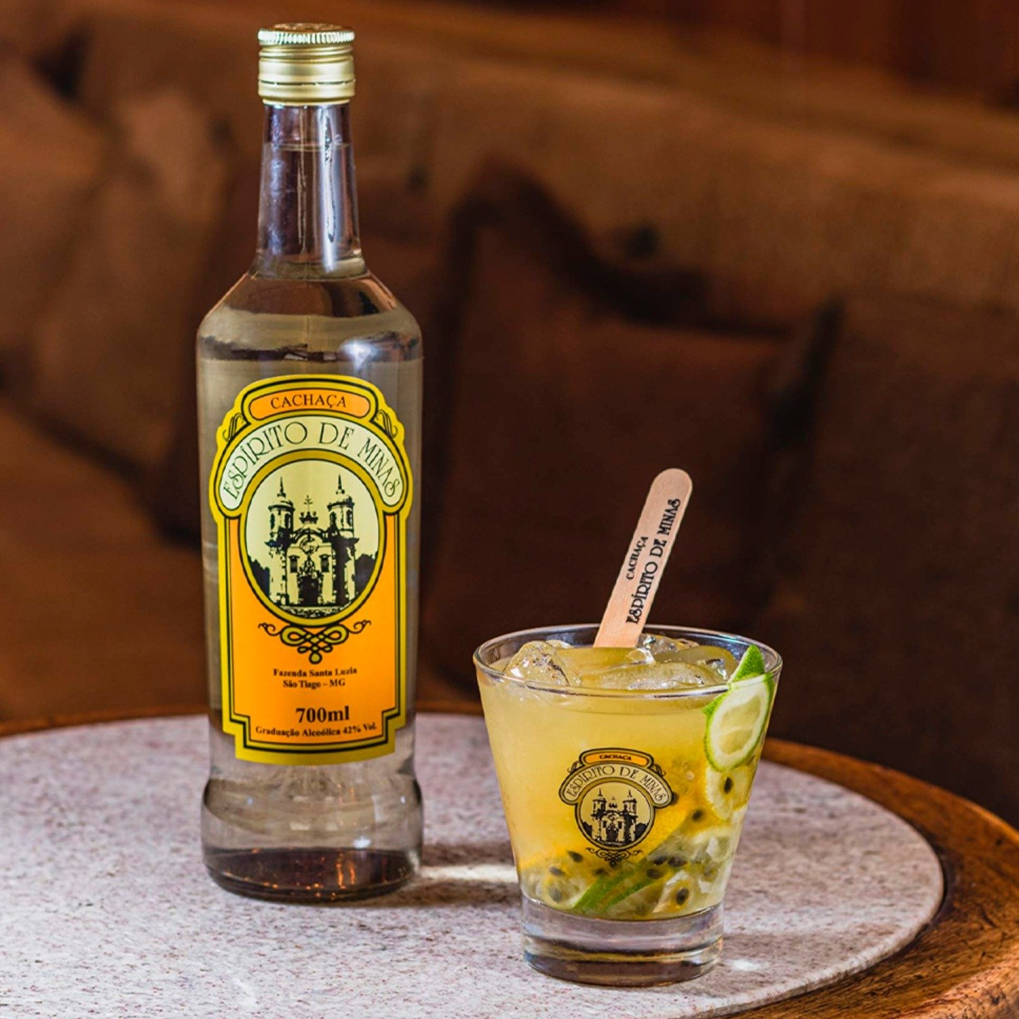 Cachaça Espírito de Minas 700ml e Copo Ilhabela 350ml