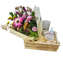 Cesta Vaso Mix Flores com Kit Cuidados Calendula Mães